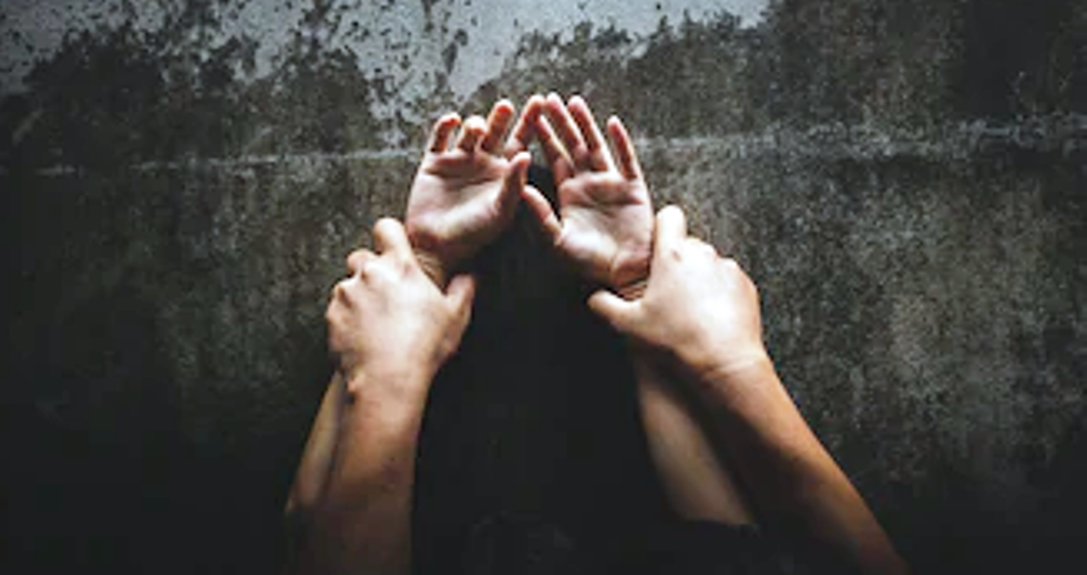 गाउँपालिका कार्यालयमै अधिकृतले महिला कर्मचारीमाथि यस्तो हर्कत गरेपछि…