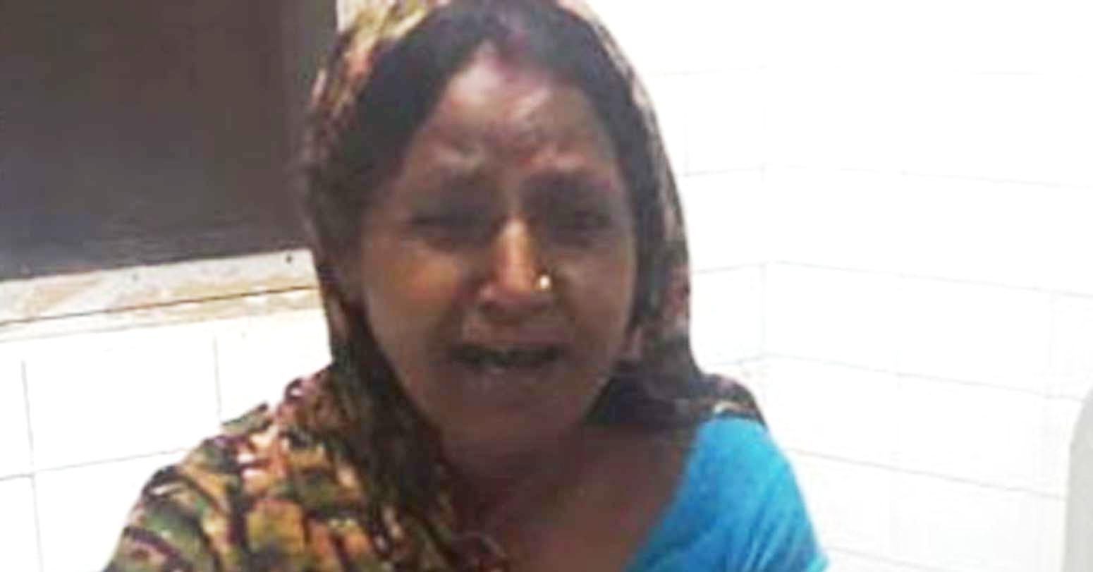 सिरहामा बोक्सी भन्दै महिलालाई कुटेर खेतमा फालिदिए, मलमुत्र पनि खुवाए