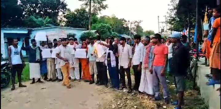 सिरहामा ‘नालायक संविधान खारेज गर’ भन्दै जलाइयो