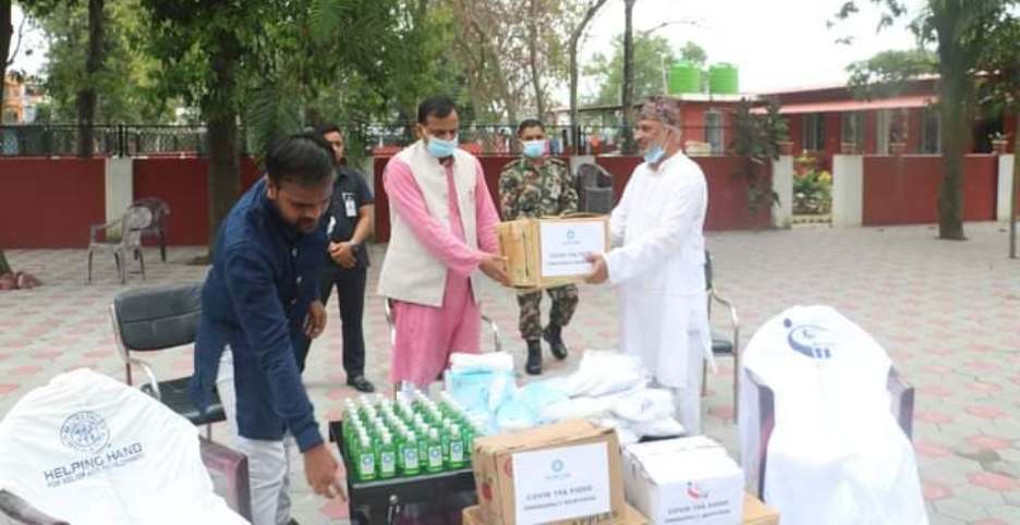 हेल्पीङ्ग हैण्ड्सद्वारा प्रदेश २ लाई स्वास्थ्य सामग्री सहयोग