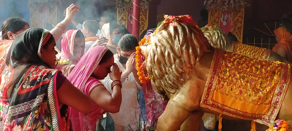 जनकपुर : राजदेवी मन्दिरमा पुजापाठ गर्नेको भीड (फोटो फिचर)