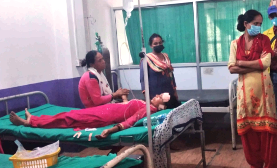 लुटेराले एक महिलाको दुइ वटै कान काटेर गहना लुट्यो