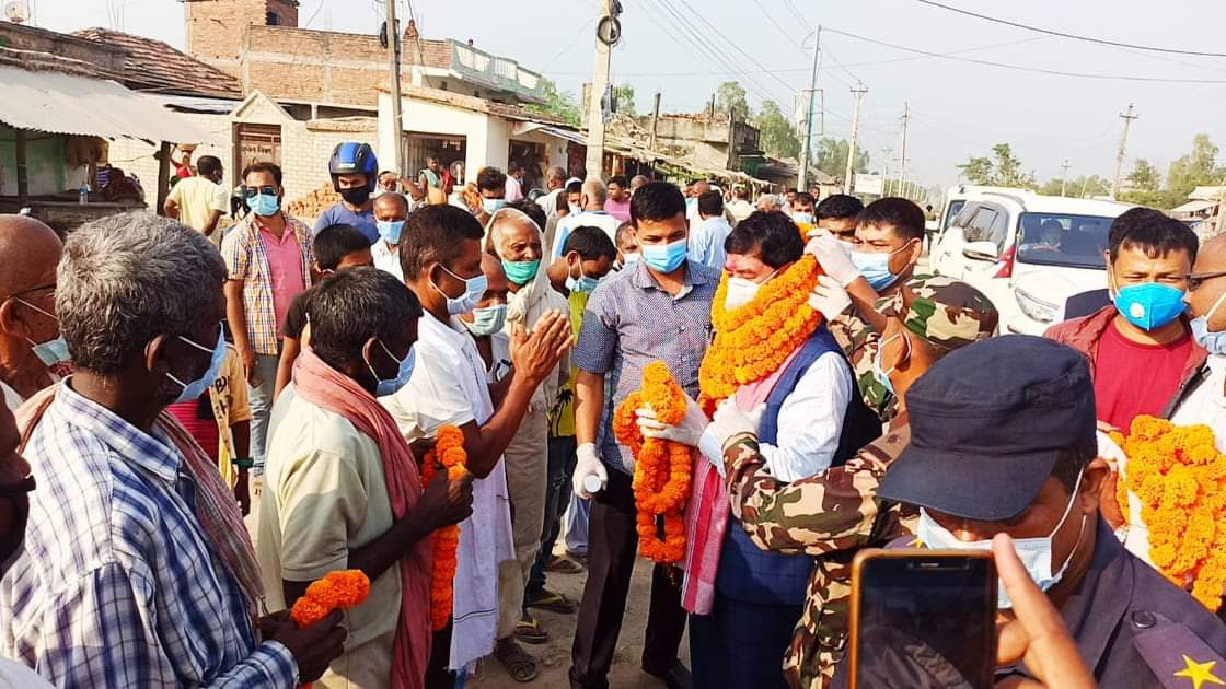 सिरहामा मंत्री श्रेष्ठलाई भव्य स्वागत