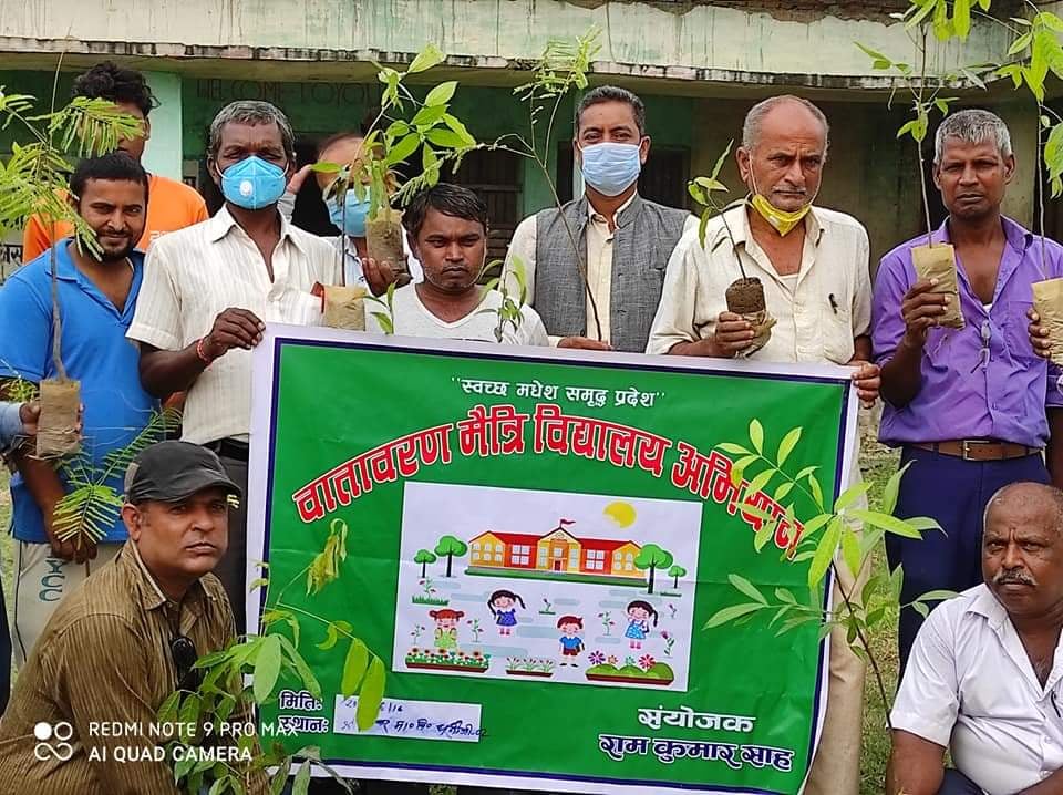 धनौजीको विद्यालयमा बृक्षारोपन