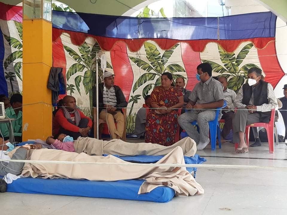 जानकी मेडिकल कलेज : कर्मचारीको आमरण अनसनमा मन्त्री यादवको समर्थन