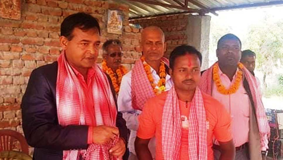 मन्त्री यादवले सिरहामा नेकपाका सयौं नेता कार्यकर्तालाई जसपामा प्रवेश गराए