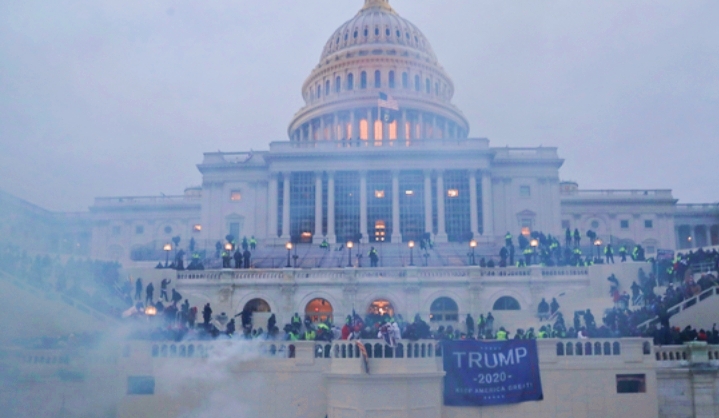 अमेरिकाको संसद् भवनभित्र आक्रमण : मृत्यु हुनेकाे संख्या ४ पुग्यो