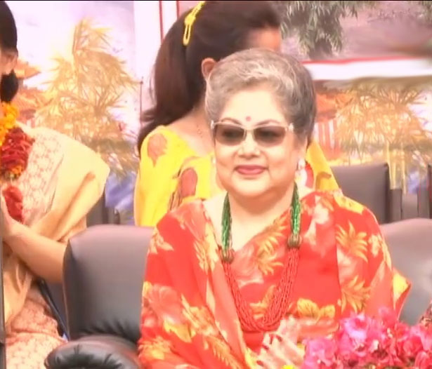 पूर्वरानी कोमल शाह झापामा जन्मदिन मनाउँदै