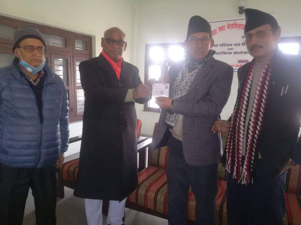 जनकपुरधामका मेयर साहद्वारा १५जनालाई पीडित कार्ड
