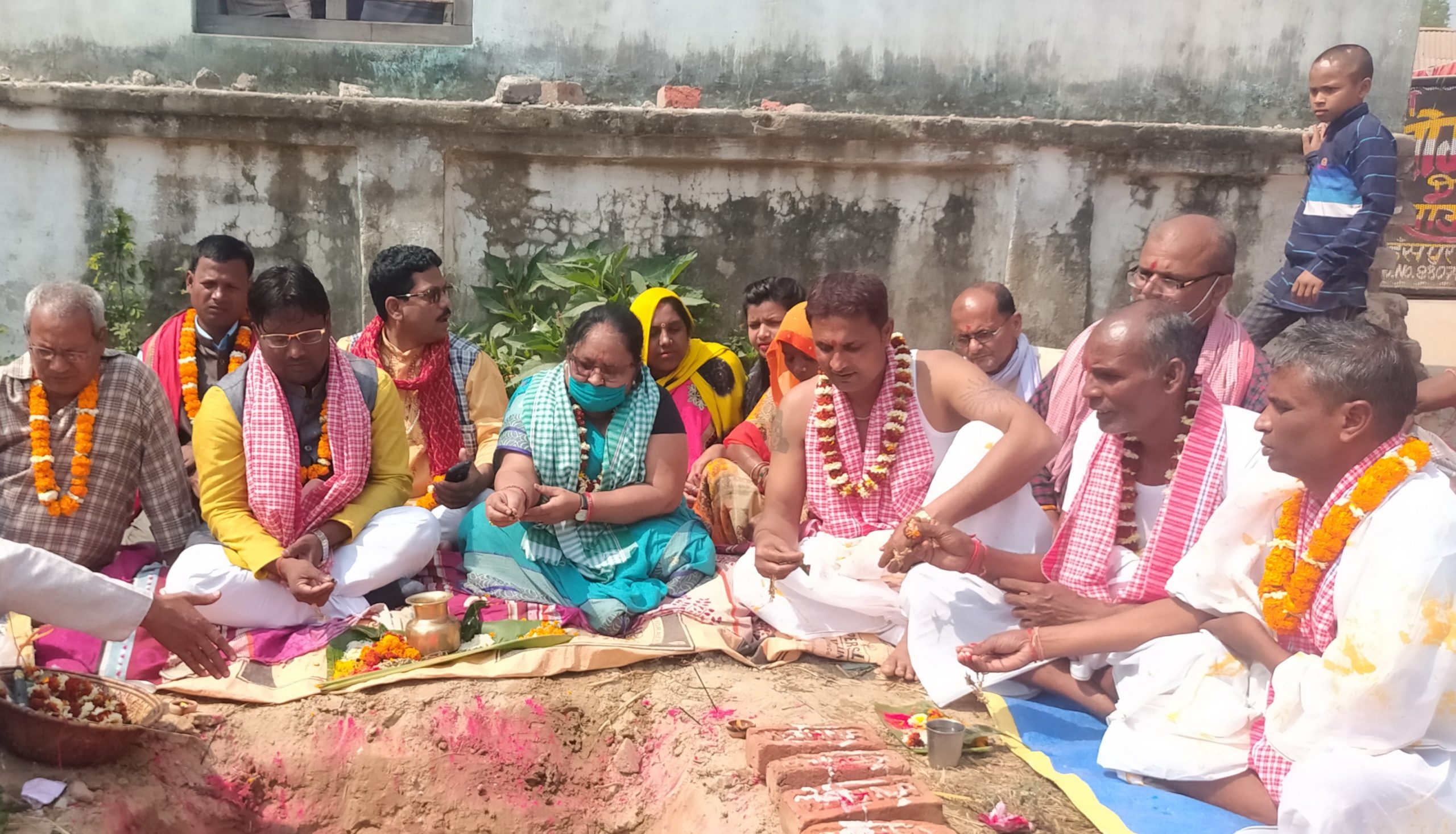 हंसपुर : ४७ लाखमा विद्यालयको भवन बन्ने, मेयर मण्डलद्वारा शिलान्यास
