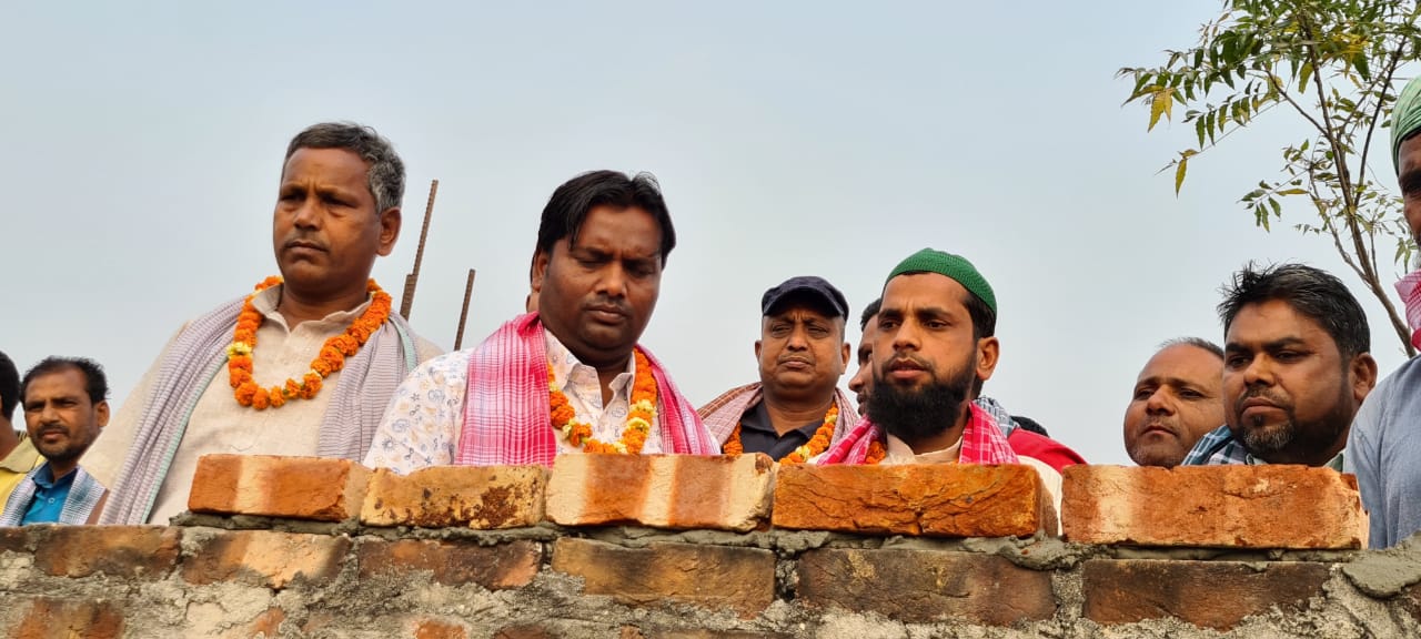 हँसपुरका मेयर मण्डलद्वारा इदगाहको कम्पाउण्ड वाल निर्माणको शिलान्यास