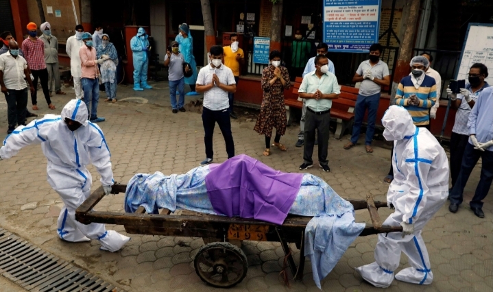 भारतको कोरोनाले लियो भयावह रुप, एकैदिन १५ सयको मृत्यु