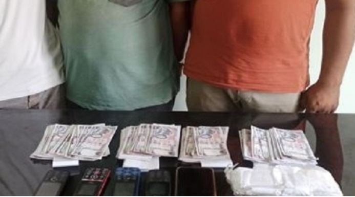 ४ लाख १५ हजार नक्कली नोटसहित ३ कारोबारी पक्राउ