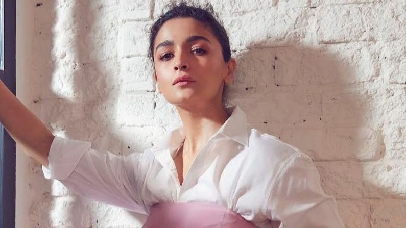 आलिया भट्टलाई समात्यो कोरोना