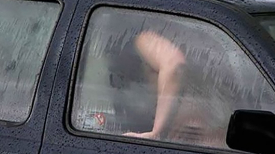 महिला बालबालिका मन्त्रालयकै गाडीमा गलत हर्कत, २ पुरूष र १ महिला पक्राउ