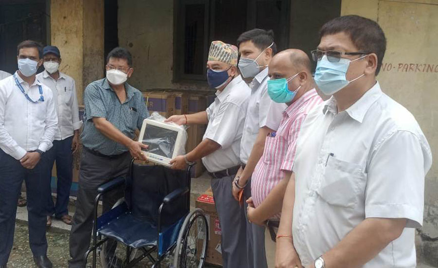 नारायणी अस्पताललाई सूर्य नेपालद्वारा ४० लाखको स्वास्थ्य सामग्री सहयोग