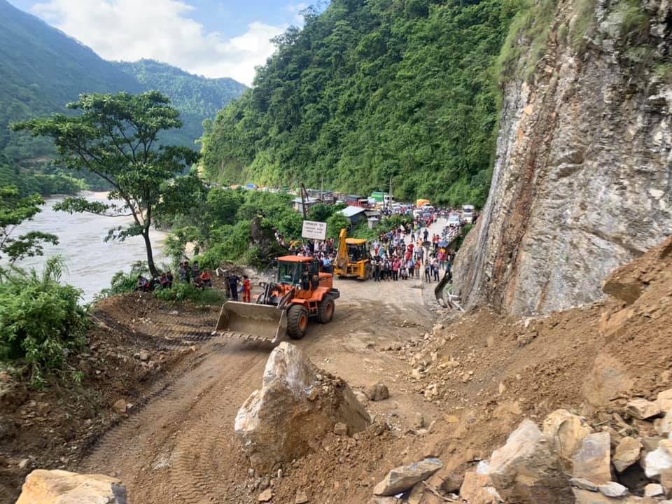 फेरी अबरुद्ध भयो नारायणगढ- मुग्लिन सडक