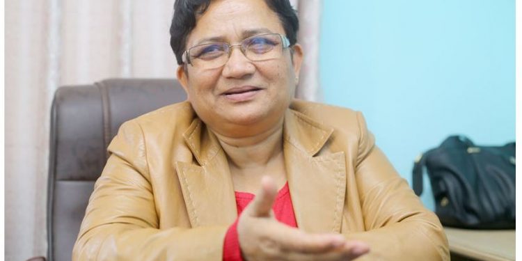 बाढीले भत्काएको कमला तटबन्ध पुग्दै मन्त्री भुसाल