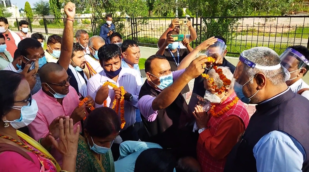 महन्थ ठाकुर र उमाशंकर अरगरियालाई जनकपुर एयरपोर्टमा भव्य स्वागत