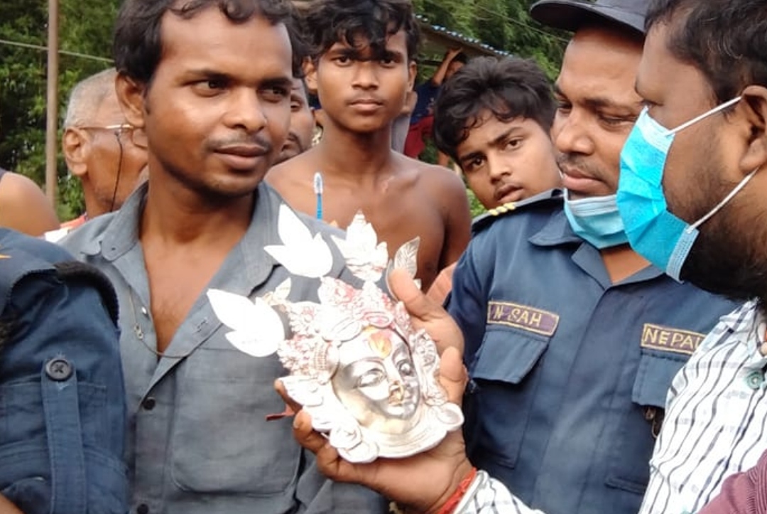 छिन्नमस्ता मन्दिरबाट चोरी भएको मुकुट भेटियो, चोर पक्राउ
