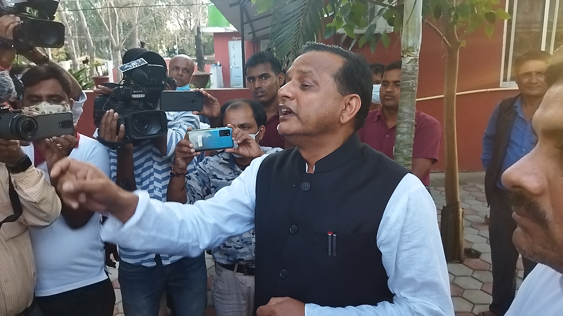 अख्तियारले छापा मारेपछि मुख्यमन्त्री आक्रोसित, भने– संघीयता विरोधीहरु बदनाम गर्न खोजियो