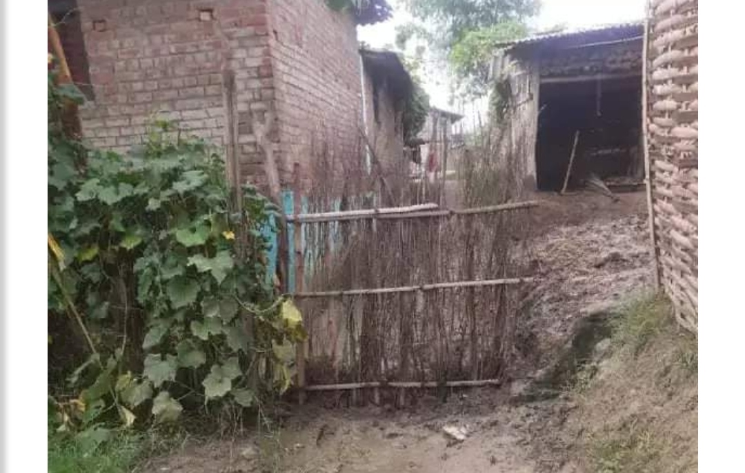 शहिदनगर : एक परिवारमाथि अन्याय, सडकमा बार लगाएर घरमै थुनेपनि प्रहरी मौन