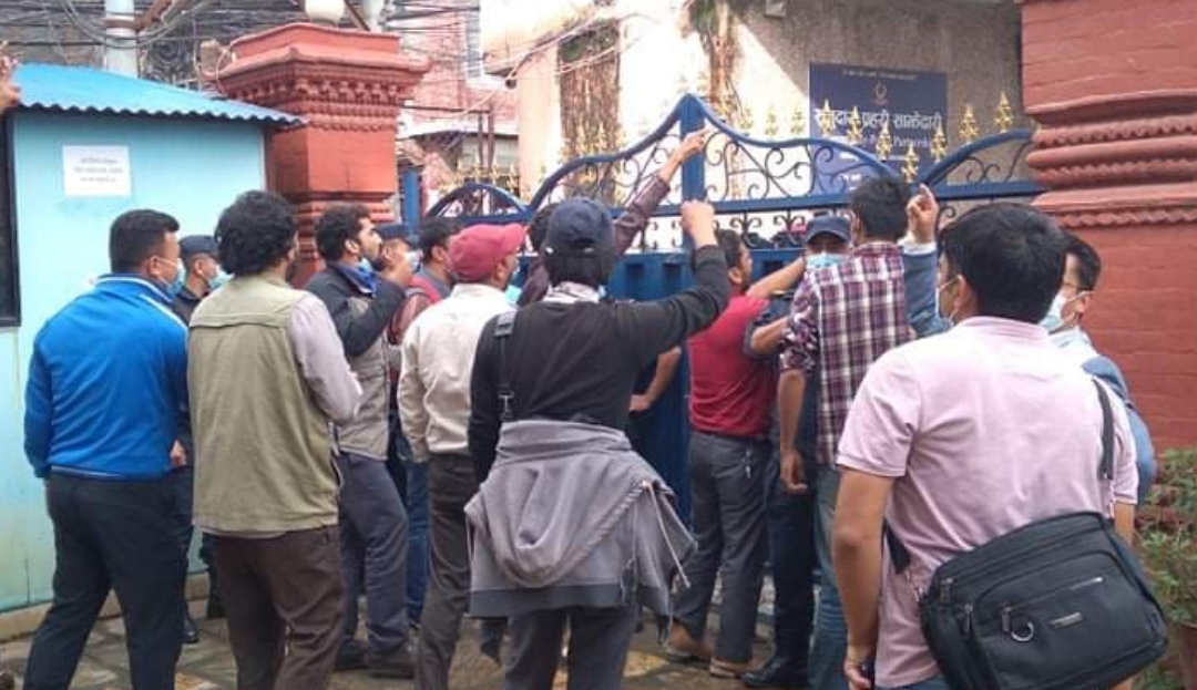 एमसीसी उपाध्यक्ष काठमाडौं आएपछि विरोध, २० जना पक्राउ