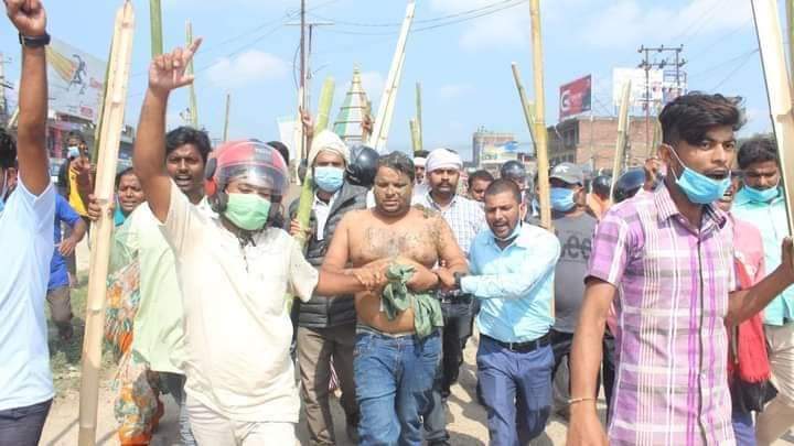 जनकपुर : खानेपानीका हाकिम परे जनमतको जनकारबाहीमा, हिलो दलेर बजार घुमाइयो