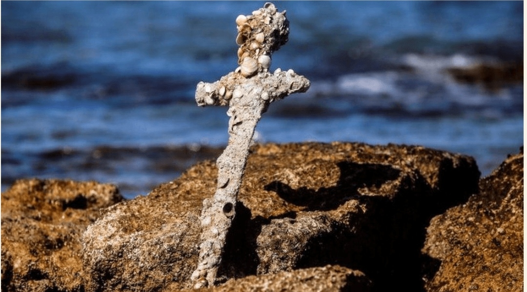 नौ सय वर्ष पुरानो तरबार भेटियो