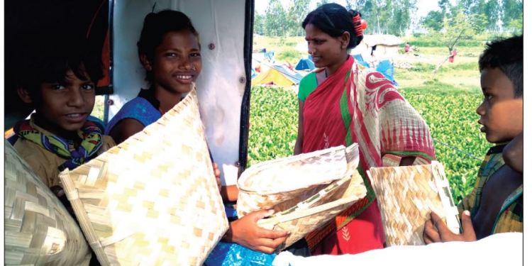 जनकपुरमा भिखारीको नयाँ शैली- अटो चढेर भिख माग्दै !