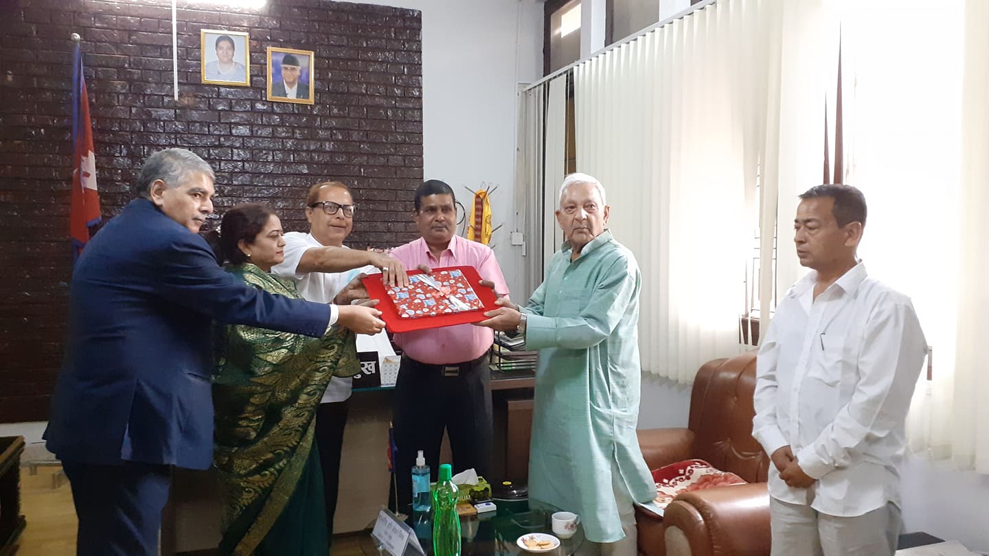 प्रदेश २ : लोकसेवा आयोगले दोस्रो बार्षिक प्रतिवेदन प्रदेश प्रमुखलाई बुझाए