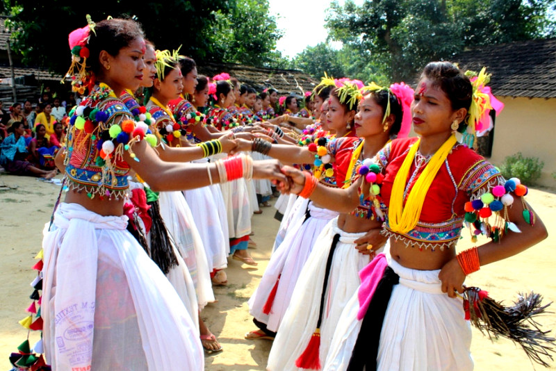 थारु समुदायमा सखिया नृत्यको रौनक हराउँदै