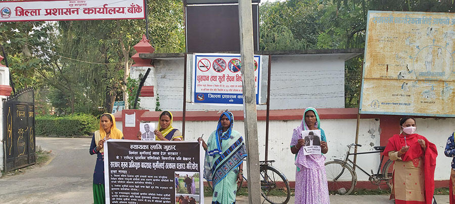 पूर्वसभासद् कुर्मीलाई पक्राउ गर्न माग राखेर प्रशासनमा धर्ना
