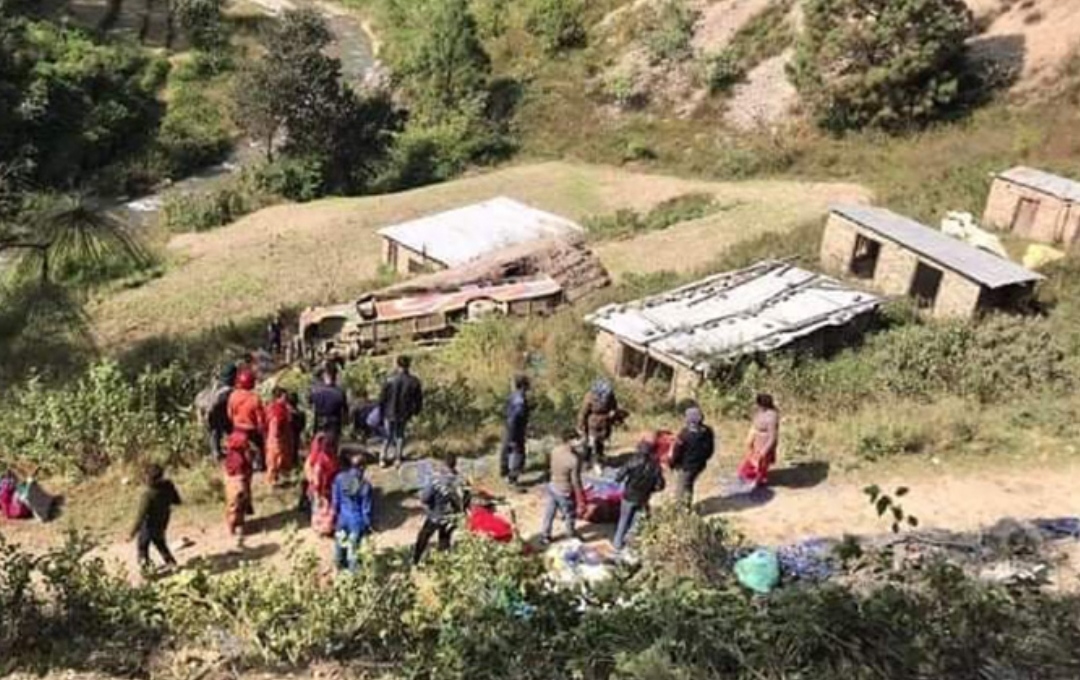 नेपालमा बस दुर्घटनाः मृत्यू हुनेको संख्या १२ पुग्यो