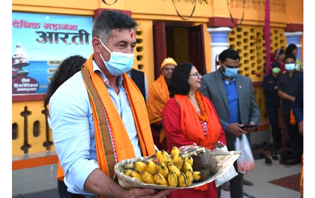 जनकपुरमा छठ मनाए अमेरिकी राजदूत बेरी, भने- भाग्यमानी महसुस गरेको छु !