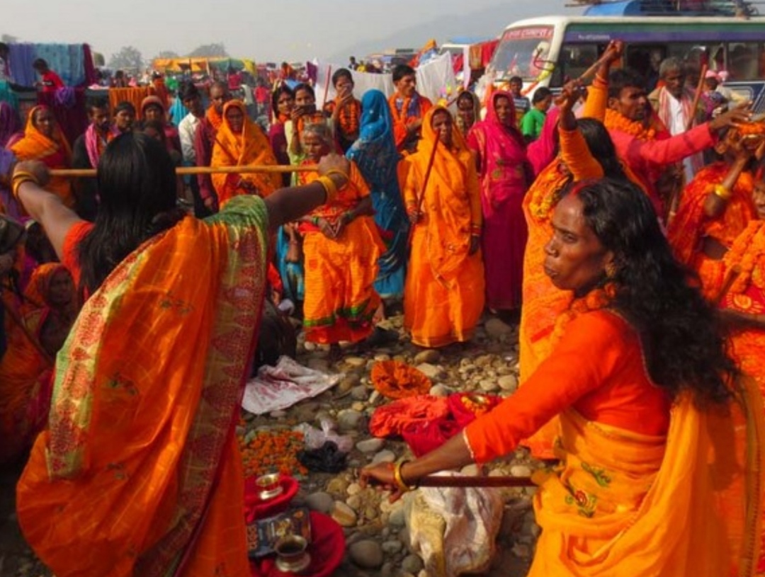 सिरहा- धनुषाको कमला नदीमा लाग्यो भूत मेला
