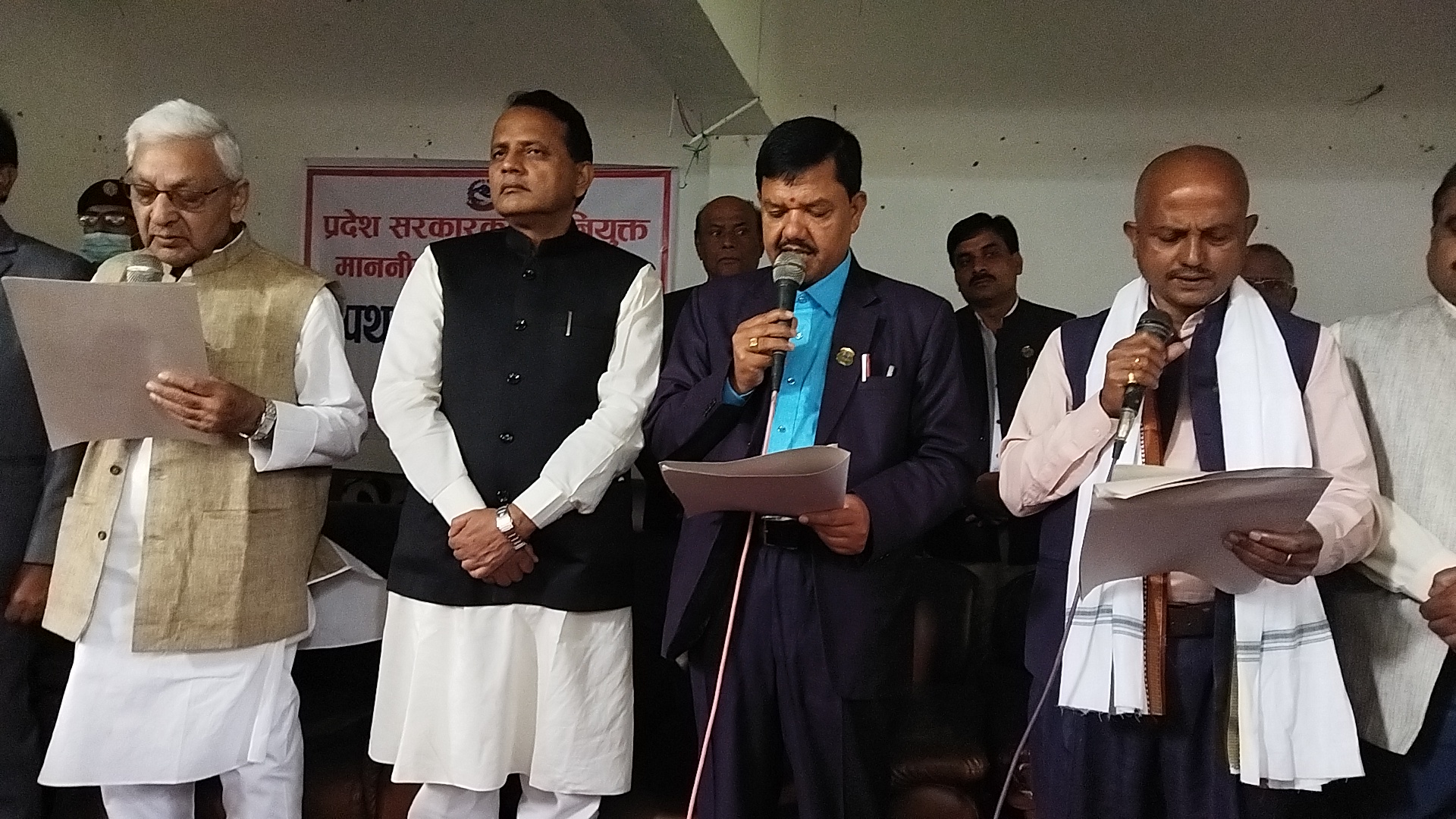 Breaking- प्रदेश २ मा नेकपा एसको तर्फबाट महतो र यादवले लिए मन्त्रीको शपथ