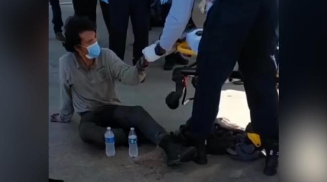 विमानको ल्यान्डिङ गियरमै लुकेर अमेरिका पुगे यी युवक