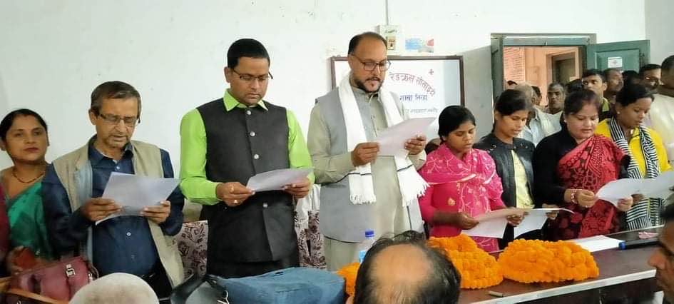 सिरहा रेडक्रसमा नियुक्त भएका सभापति यादवसहित सबैले खाए शपथ