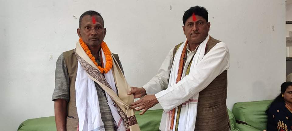 महोत्तरी : चार वर्षपछि पुनः मतगणना भएपछि जितेका वडाध्यक्षले पदभार ग्रहण गरे