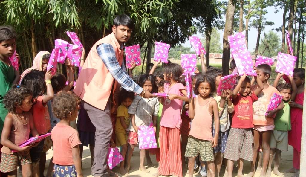 पत्रकार यादवले मुसहर बालबालिकासँग मनाए आफ्नो जन्मदिन
