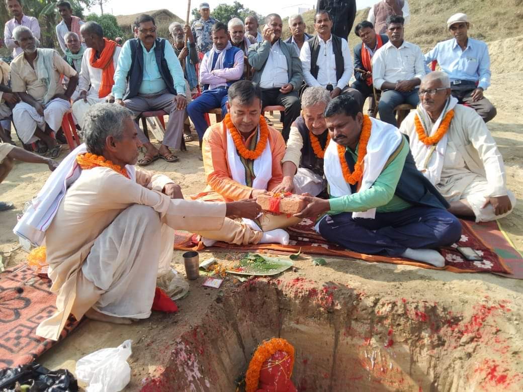सिरहाको त्रिशुली नदीमा मन्त्री विजय यादवद्वारा पुलको शिलान्यास, स्थानीय खुसी