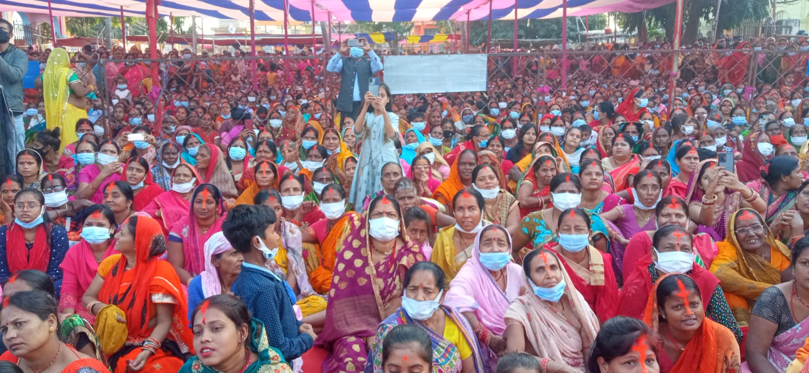 विवाह पञ्चमीमा आउने भारतीयलाई मास्क बाँड्न सिमा नाकामै ‘हेल्थ डेस्क’ राखियो