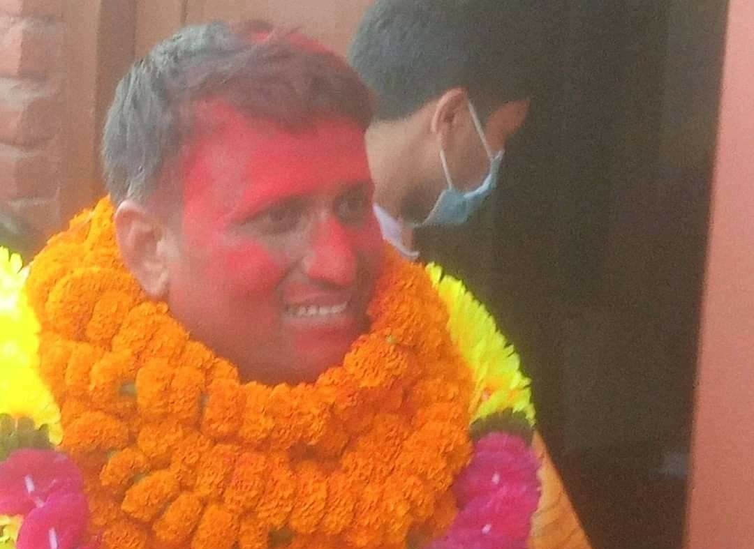 मेयर यादव अदालतमा ३० हजार धरौटी बुझाएर छुटे