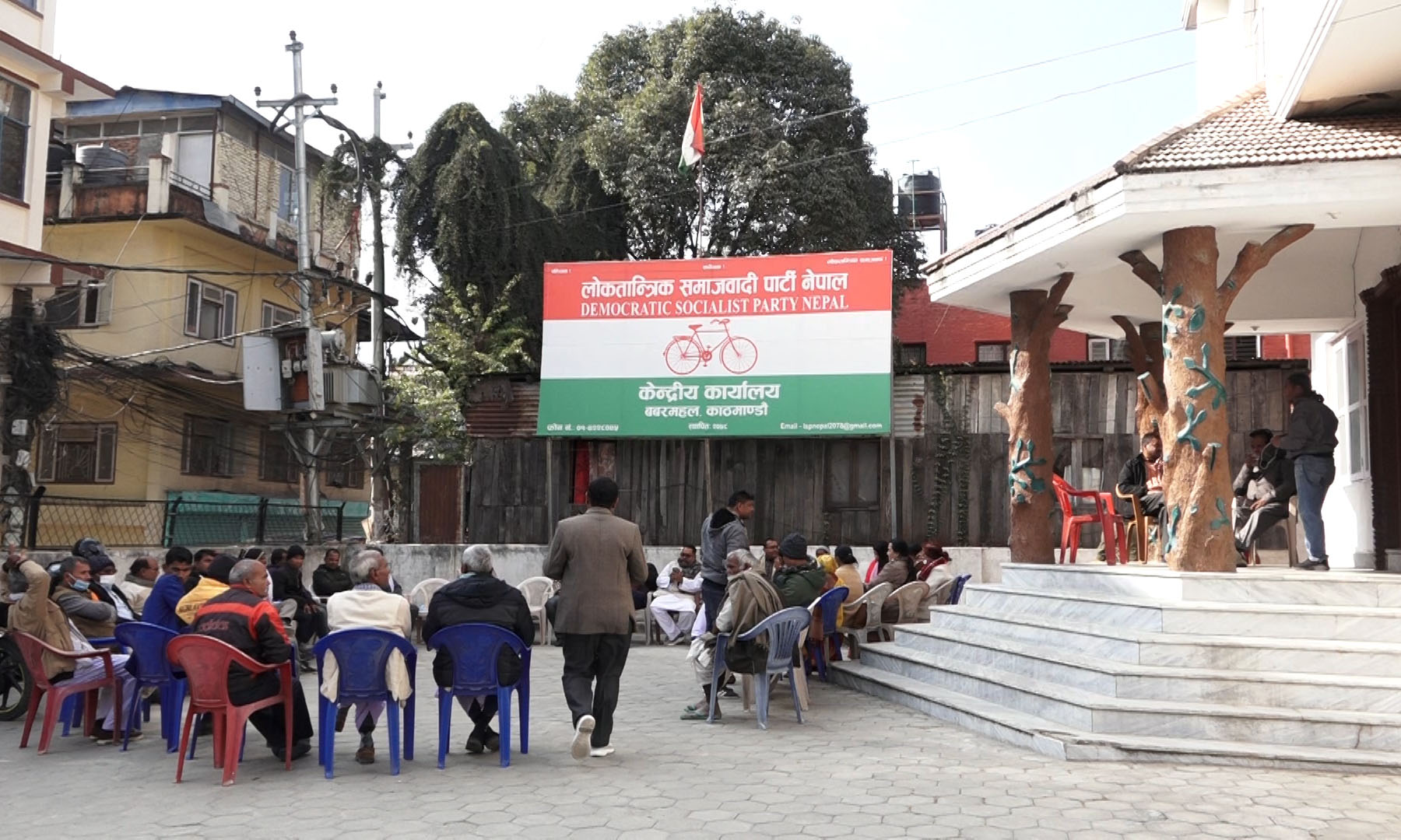 अध्यक्ष ठाकुरविरुद्ध लोसपा केन्द्रीय कार्यालयमा आज पनि धर्ना