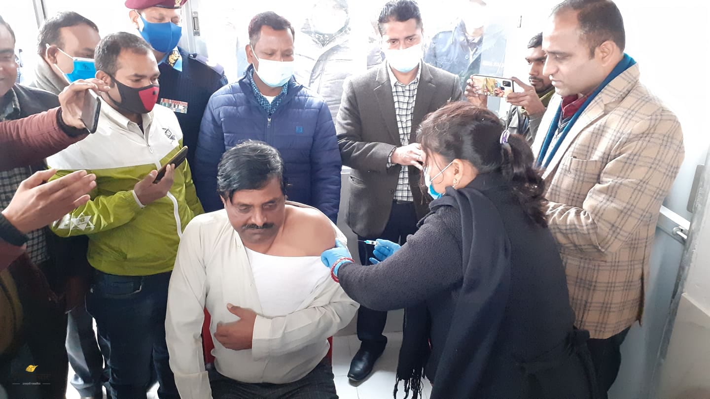 धनुषामा अहिलेसम्म कति जनाले लगाए कोरोनाको पूर्ण खोप ?