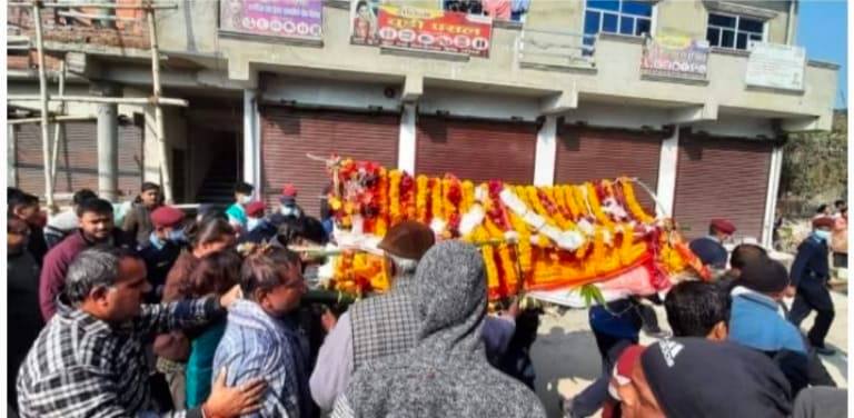 मृत भेटिएका एसएसपी यादवको यसरी गरियो अन्त्येष्टि
