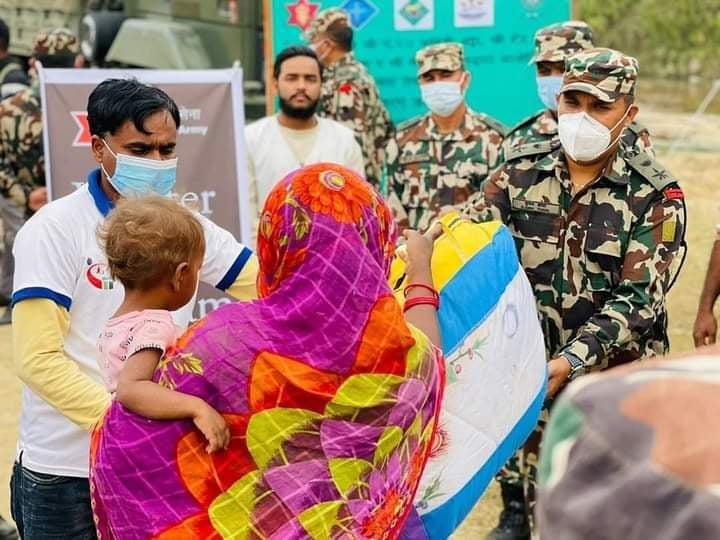 सोहेबको पहलमा बलकावाका सयौं दलित विपन्नले पाए कम्बल र खाद्यान्न