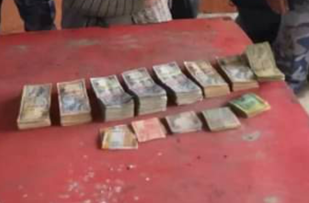 प्रदेश २ : फेरी एक युवक साढे १४ लाख रुपैयाँसहित पक्राउ