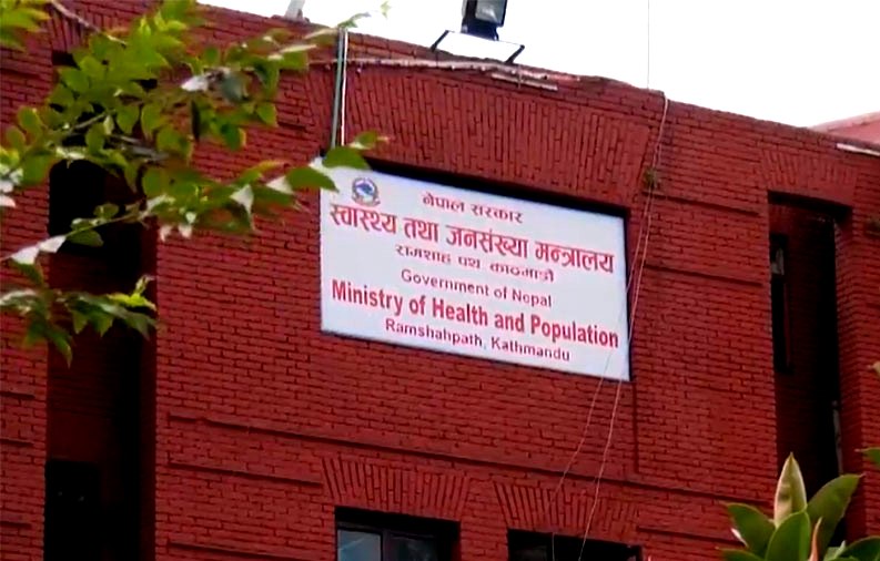देशभरका अस्पताललाई मन्त्रालयको निर्देशन- स्वास्थ्यकर्मीको करार अवधि थप गर